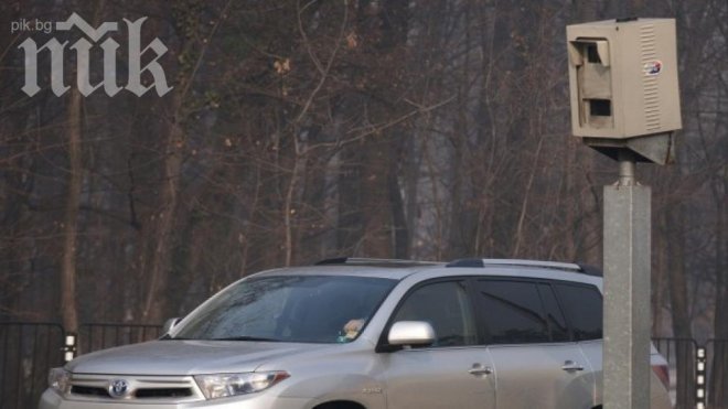 Камера закова прокурор със скъп джип да лети с висока скорост