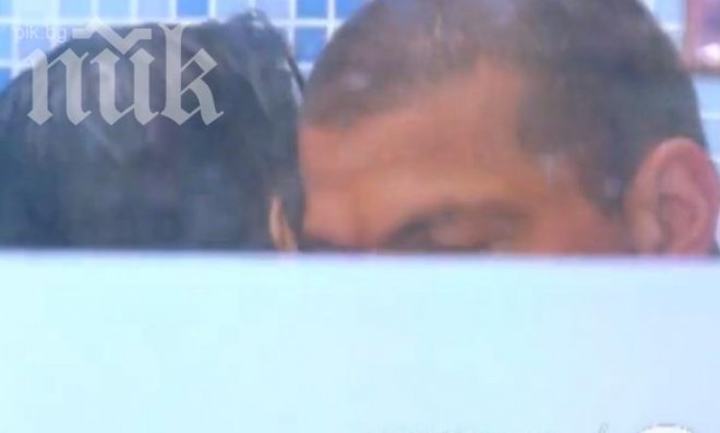 Секс във „ВИП Брадър”? Лияна гушка Тервел под душа