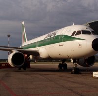 Самолет на  AlItalia излезе от пистата на летището в Рим