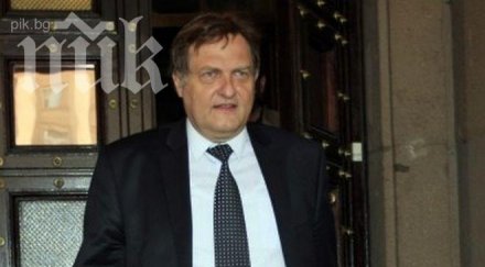 скандал министър орешарски приписал чужди проекти милиона