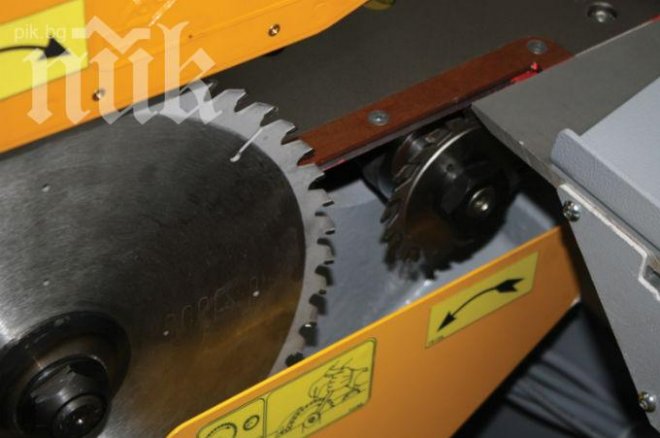 Директор на училище се накълца с фреза - отряза си два пръста, 3 часа му ги пришиваха