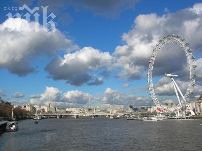 Туристически кораб се запали в Лондон, 10 души пострадаха