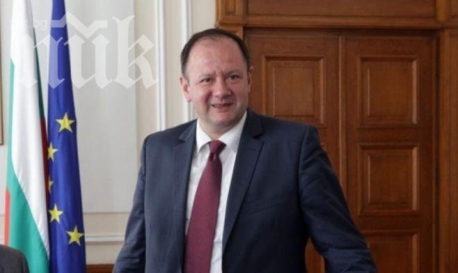 НЦИОМ оцелява. Но я прехвърлят в БАН