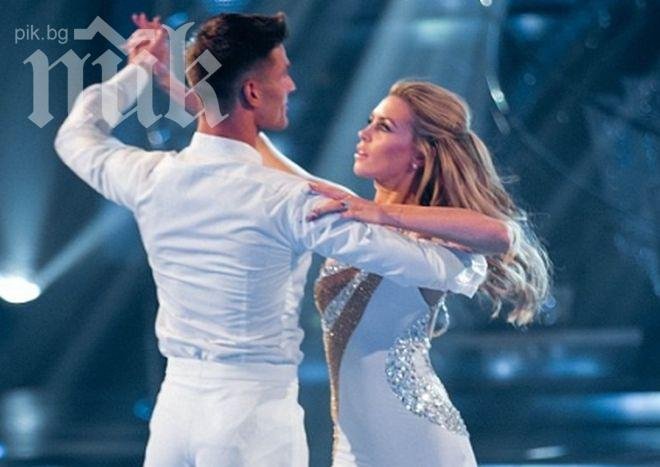 Гаджето на Крауч блести в обятията на друг мъж (видео)