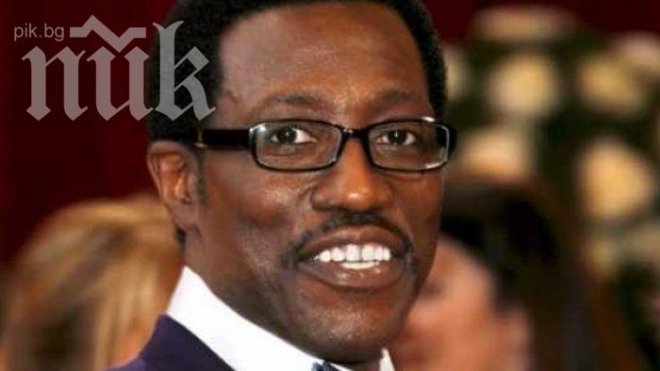 Уесли Снайпс друса кючеци в софийска дискотека