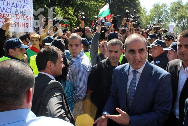 Само в ПИК! Цветанов търси убежище в европарламента от делата срещу него