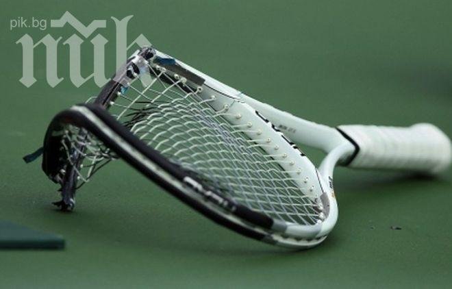 Серина Уилямс чупи и захвърля ракета след двойна грешка при мачбол (видео)