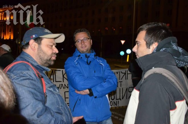 bTV: Протестът се раздели на за и против нас 