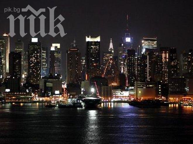 Ужас! Бездомен намушка четирима души и бебе в парк в Ню Йорк