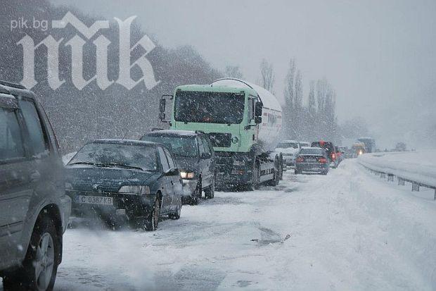 Само в ПИК! Суперскандал! Началникът, виновен за кошмара на магистрала Хемус, се връща на бял кон