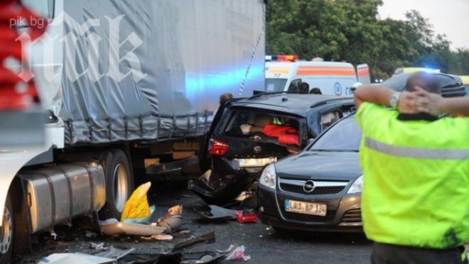 Два трупа на пътя през денонощието