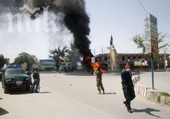 Повече от 25 души загинаха при бомбена експлозия в Пакистан