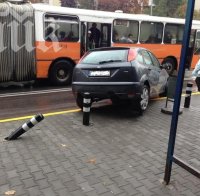 Уникална катастрофа! Два автобуса и лека кола се блъснаха в центъра на София! (обновена)