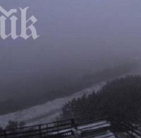 Сняг заваля на Боровец