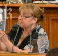 Скандал! Бясна депутатка от „Атака” нарича сирийските бежанци „долнопробни примати”