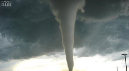 мощно торнадо завихри сащ