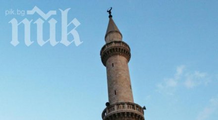 изпотрошиха прозорците джамията казанлък
