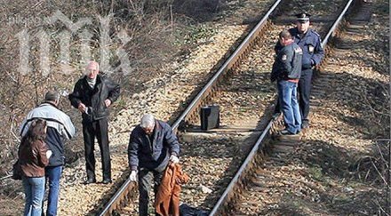 кървав ужас влак разсече пиян мъж припаднал релсите снимка