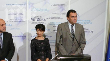 герб алармира увеличават борда железниците властта слага свои хора