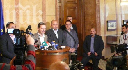 супер издънка млад депутат атака призна партията влезе парламента