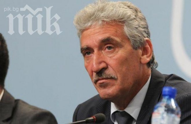 ГЕРБ се чувстват фигуранти - новата тройна коалиция се пазаряла зад кулисите