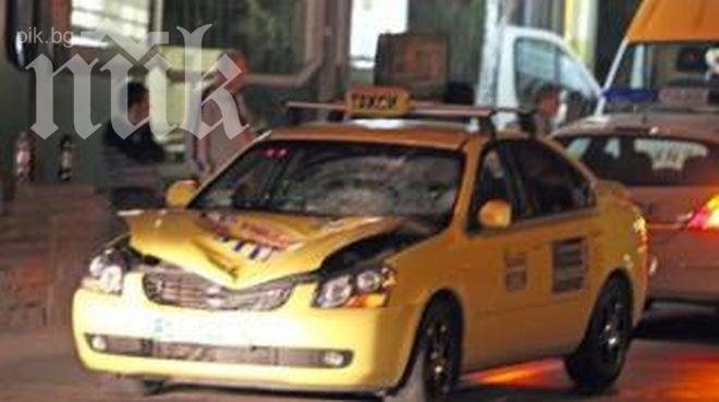 Кръв за клиенти! Таксиджии се млатиха с железа в Студентски град 