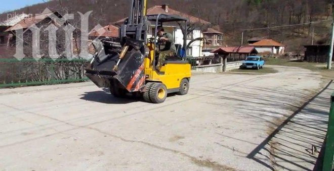 Ужас! Мъртво пиян без книжка кара мотокар в Раковски