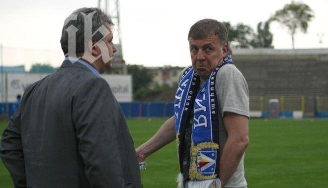 Наско Сираков: Те, ако сами не могат да се вдигнат, значи не са за Левски