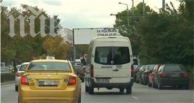 Опасност на пътя! Маршрутка-убиец вършее из Пловдив! (видео)