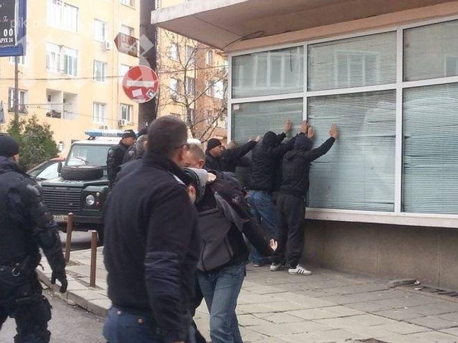 Феновете на Динамо (Загреб) готвели атака пред парламента