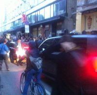 Гардове изведоха Орешарски през задния вход на Министерския съвет