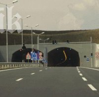 МС отвръща на Бойко: Тунелът под Шипка и Западната дъга могат да се строят с европари
