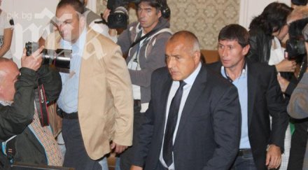 бойко борисов напусна демонстративно парламентарната зала дебатите оставката филип златанов