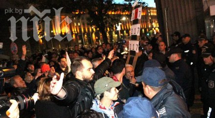 софия излезе улицата хиляди искат линч съдиите върнаха пеевски парламента