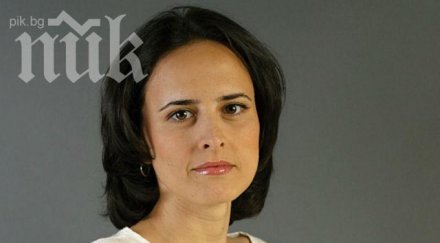 генка шикерова безцеремонно обърна гръб лора крумова