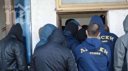 нападателите ивайло петев били заплата левски