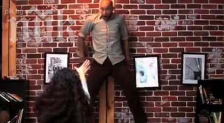 уникално жена повдига хора мести предмети мисълта видео