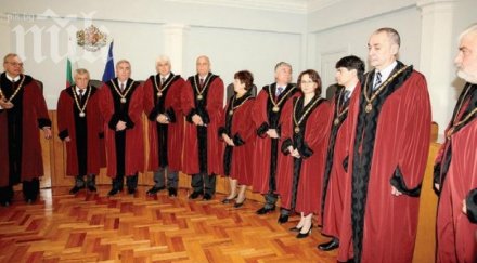 съдии самите себе