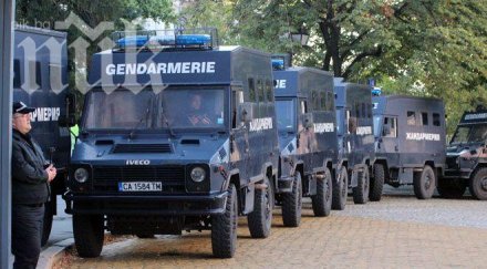 полицейската охрана парламента намалена един протестира