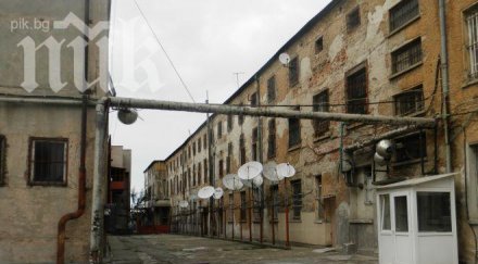 вдигат заплатите затворниците русия