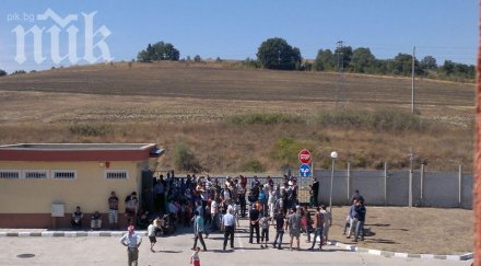 около 500 бежанците нас началото годината