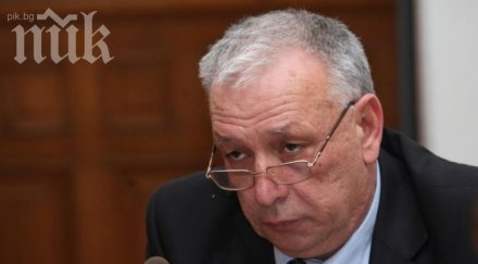 димитър лазаров конституционният съд защитава интересите политическото мнозинство