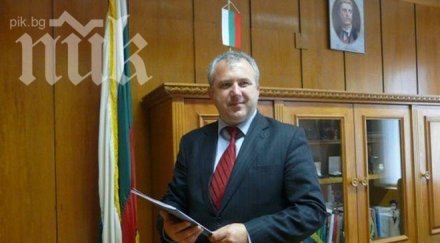 орешарски освободи шефа агенцията българите чужбина