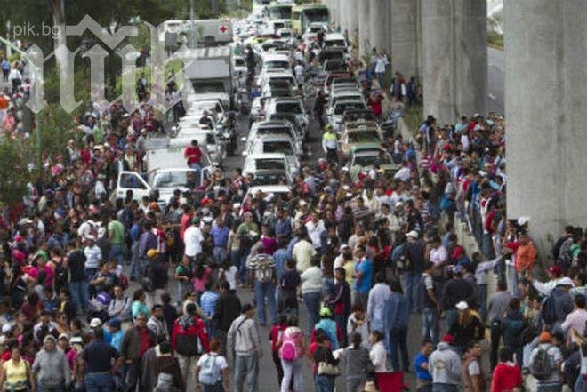 Стачкуващите учители в Мексико ще подновят учебните занятия