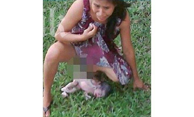 Шок! Жена роди на тревата заради лекарски протест (снимка)