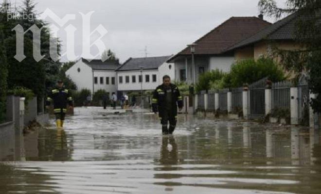 Проливни дъждове удавиха Кентъки, евакуират хората