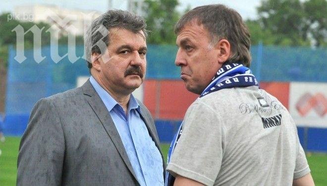 Наско Сираков нападна Батков и сините фенове-качулки 