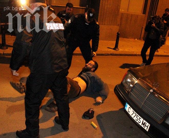 Сблъсъци между полиция и демонстранти пред Министерския съвет (уникални снимки)