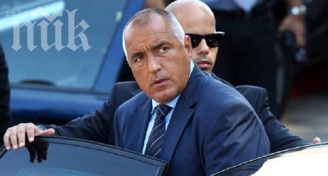 Борисов пристигна безмълвен в парламента