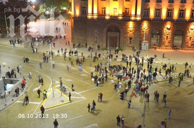 115-ят протест срещу властта отново бе пред МС и парламента